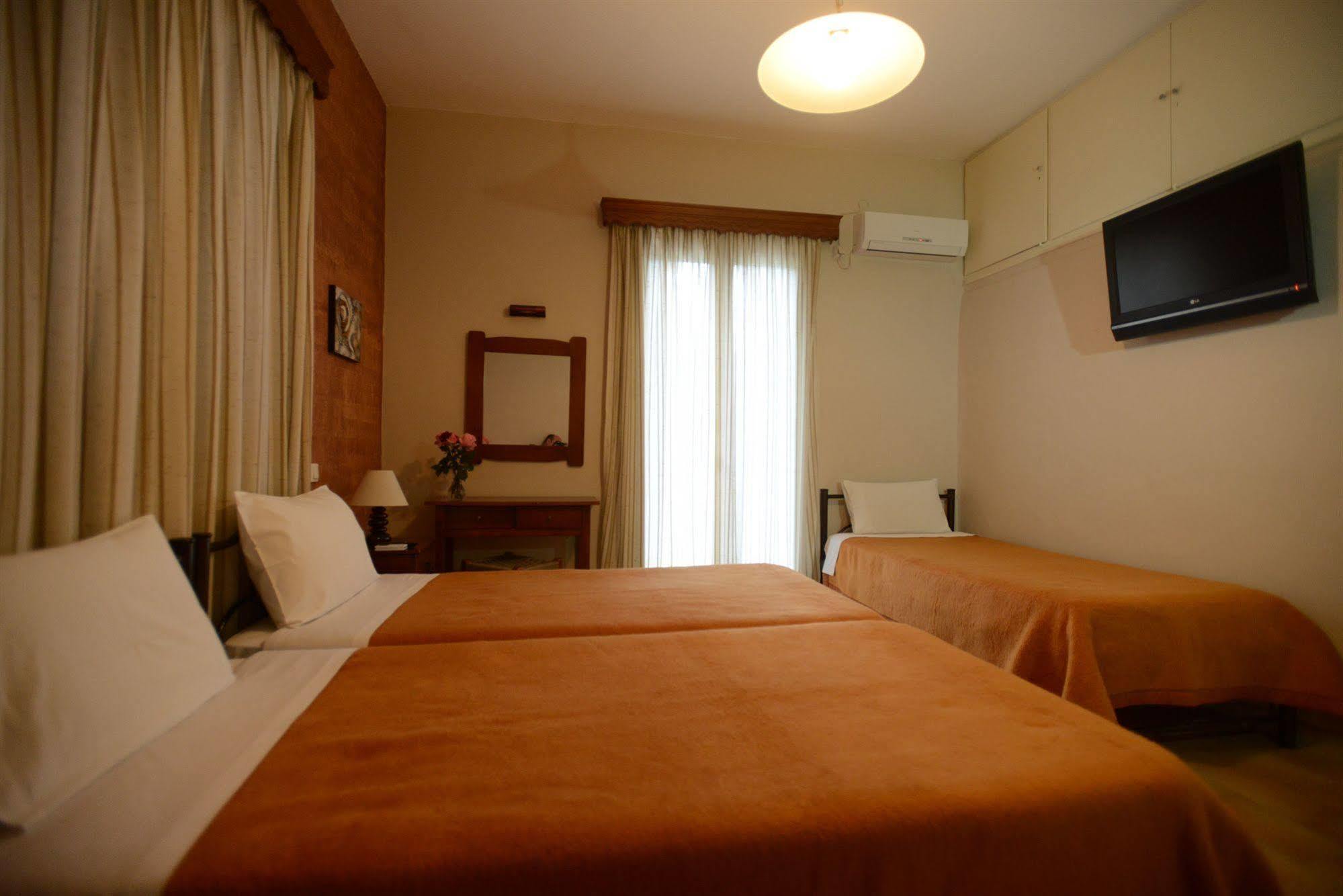 Argo Hotel Perama  Exterior foto